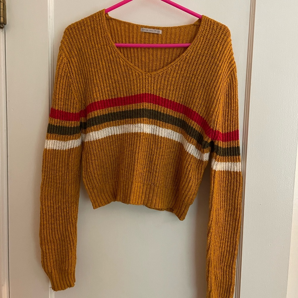 Light V-neck knit sweater